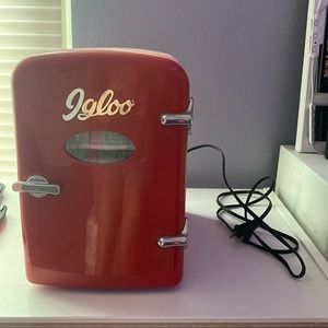 Mini igloo fridge